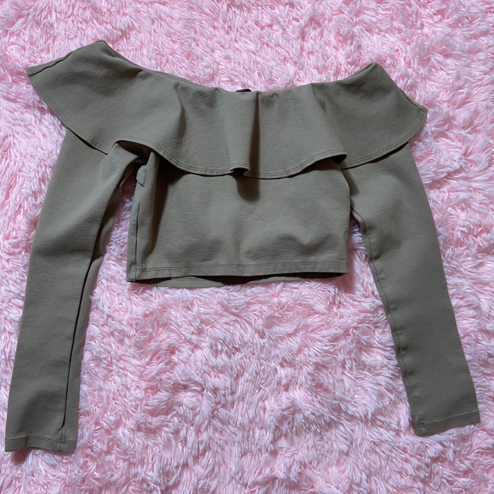 Off Shoulder Crop blouse - Picture 2 of 3